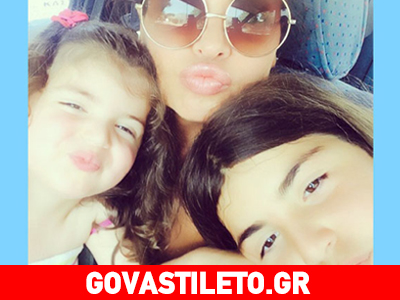 Νίνα Λοτσάρη: Μαμά και κόρες στέλνουν φιλιά!